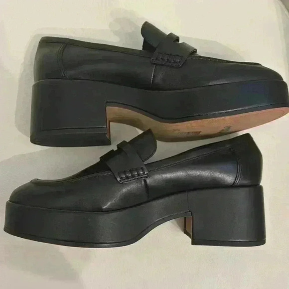 NWOT. Dolce Vita Women’s Yanni Loafer. Black leather. Size 9. Never worn. - Picture 5 of 7